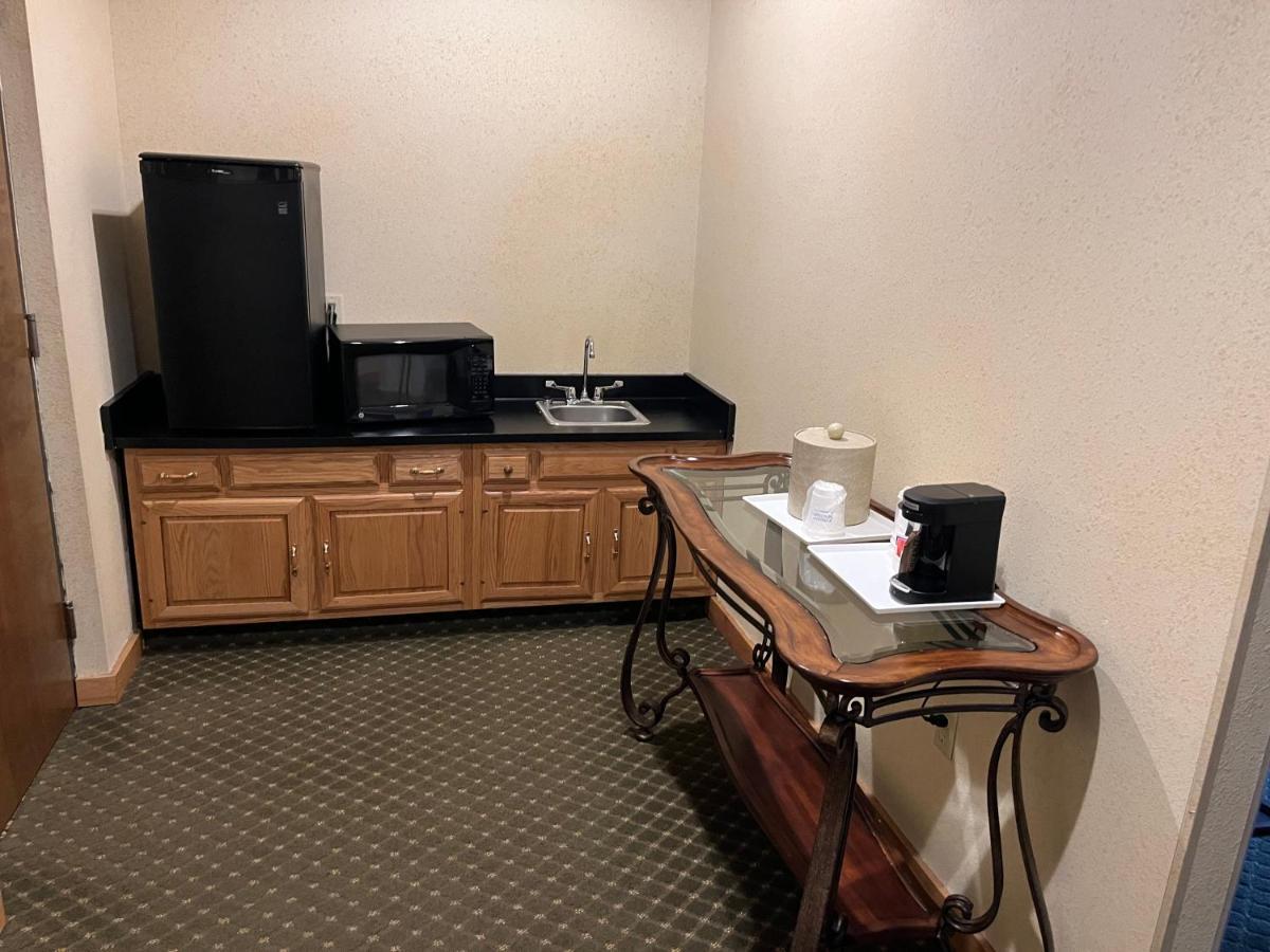 Days Inn & Suites By Wyndham Sutton Flatwoods Luaran gambar