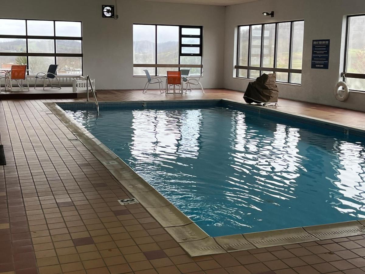 Days Inn & Suites By Wyndham Sutton Flatwoods Luaran gambar