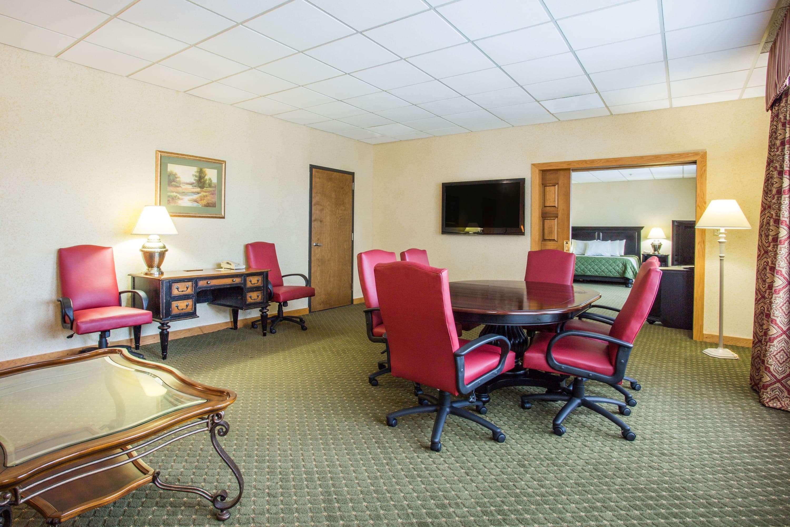 Days Inn & Suites By Wyndham Sutton Flatwoods Luaran gambar