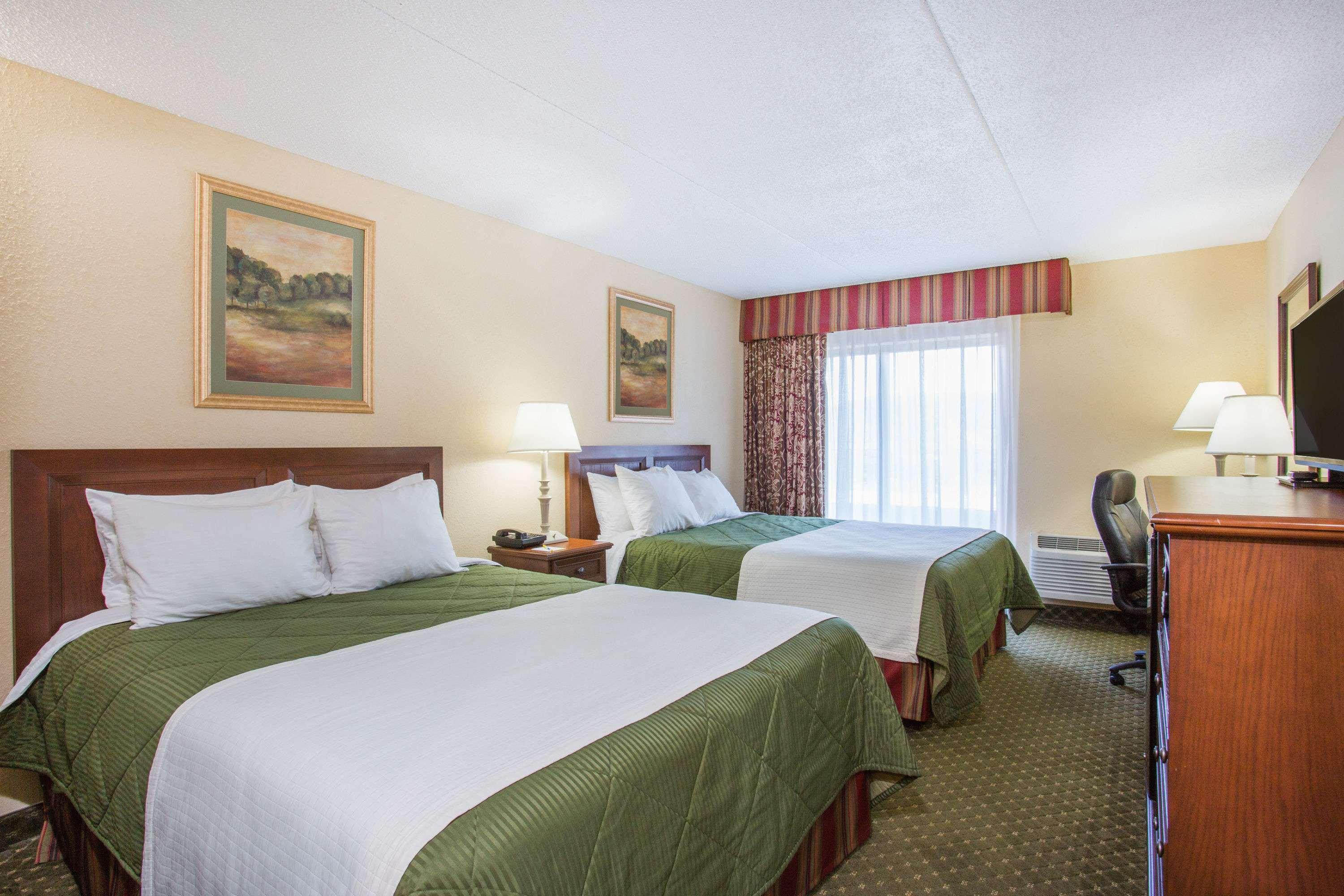 Days Inn & Suites By Wyndham Sutton Flatwoods Luaran gambar